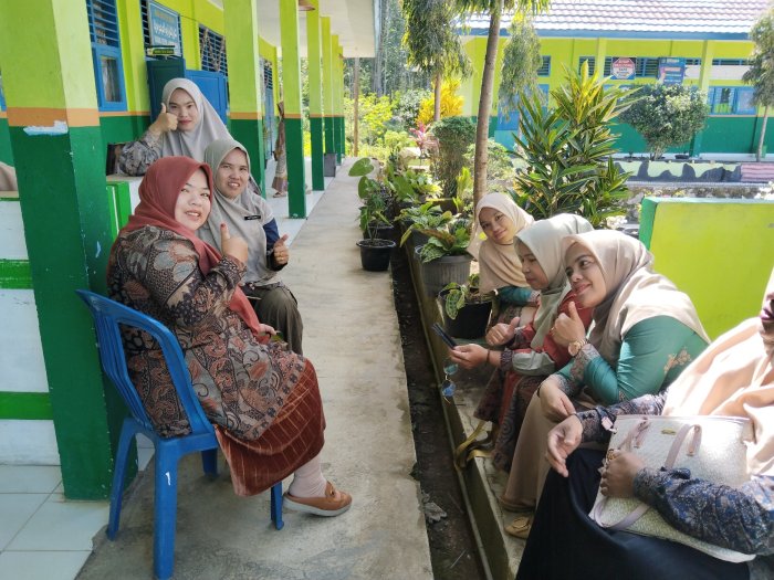 Kebersamaan Guru dan Pegawai MAN 3 Kerinci di Bulan Ramadhan