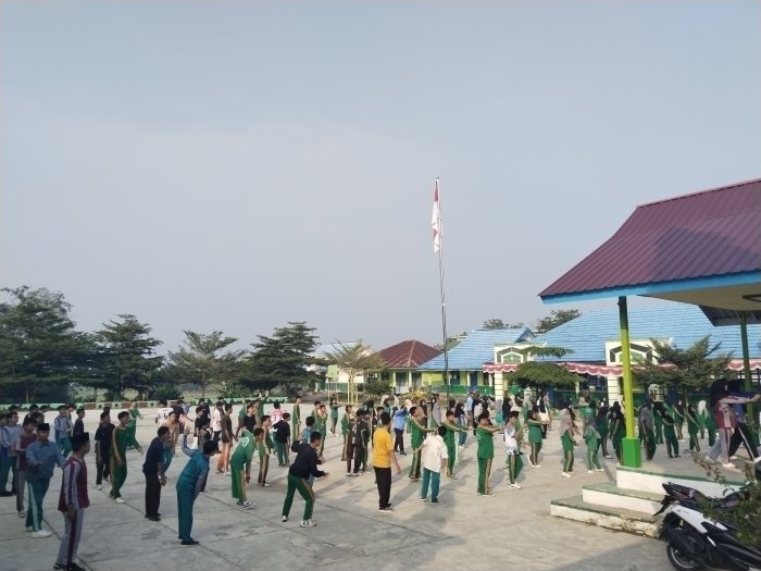 Senam Sehat bersama Warga MAN 3 Kerinci Senam Sehat bersama Warga MAN 3 Kerinci
