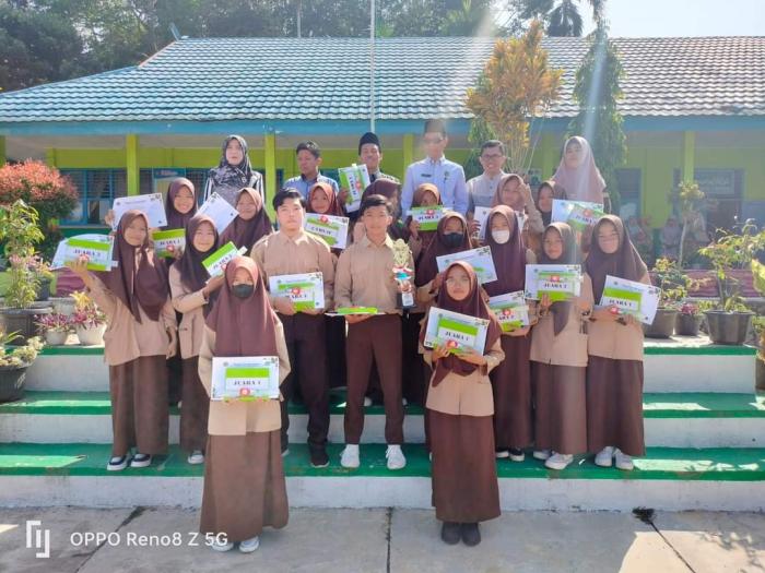 Penyerahan Rapor Semester Genap tahun ajaran 2022/2023