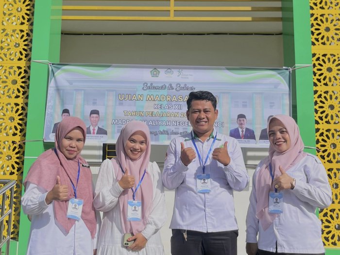 Ujian Madrasah Hari Kedua di MAN 3 Kerinci Berjalan Lancar