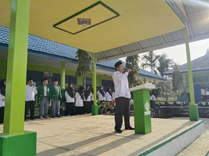 Tiga Kunci Sukses Belajar Disampaikan di Upacara MAN 3 Kerinci