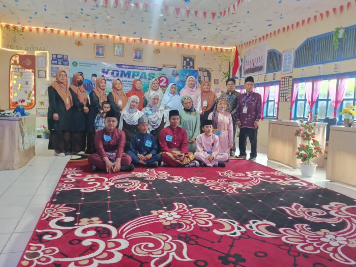 Tampil Memukau! Tegar dan agnia Siswa MAN 3 Kerinci Pukau Penonton dan Dewan Juri pada Lomba Puisi Tampil Memukau! Tegar dan agnia Siswa MAN 3 Kerinci Pukau Penonton dan Dewan Juri pada Lomba Puisi