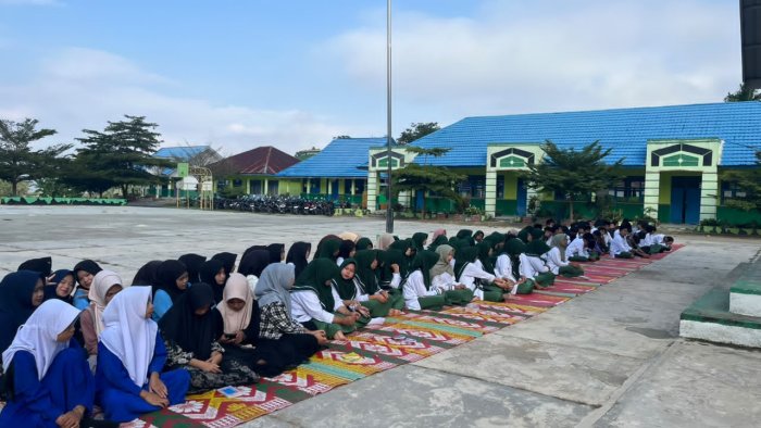 MAN 3 Kerinci Gelar Yasinan Bersama Siswa Baru