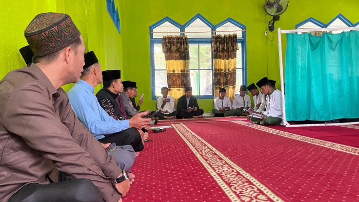 Siswa dan Guru MAN 3 Kerinci Gelar Pembacaan Surah Yasin Bersama di Mushola