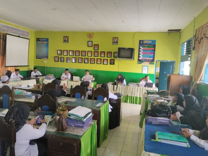 Tingkatkan Kualitas Pembelajaran dan Kebersamaan, MAN 3 Kerinci Gelar Rapat PBM dan Pengurus Sosial Tingkatkan Kualitas Pembelajaran dan Kebersamaan, MAN 3 Kerinci Gelar Rapat PBM dan Pengurus Sosial