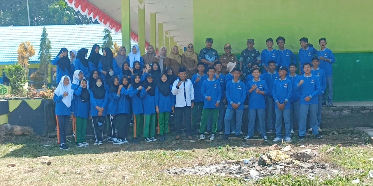 Dekati Hari Kemerdekaan Paskibra MAN 3 Kerinci Adakan Latihan Rutin