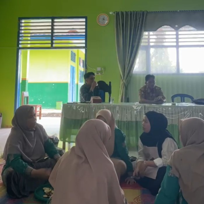 Sigap dan Cermat, Pegawai Piket Dapur MAN 3 Kerinci Siapkan Santapan Prasmanan dengan Pelayanan Terbaik Sigap dan Cermat, Pegawai Piket Dapur MAN 3 Kerinci Siapkan Santapan Prasmanan dengan Pelayanan Terbaik