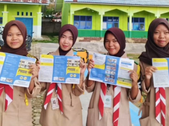 Anggota Pramuka MAN 3 Kerinci Produksi Video Promosi PMBM