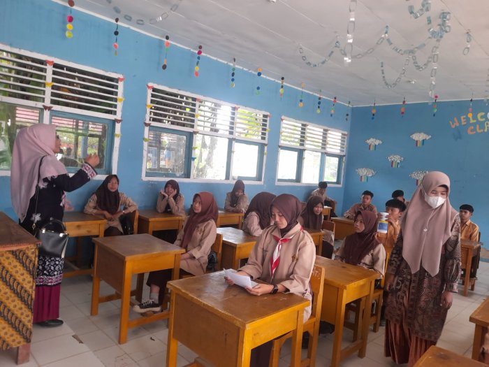 Ibu Inke dan Ibu Eli Sosialisasikan PMBM MAN 3 Kerinci