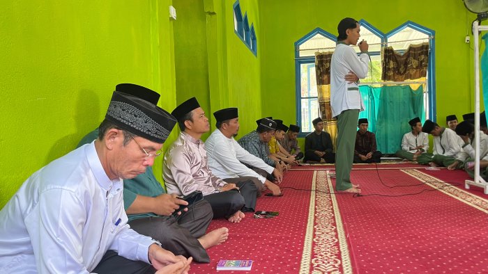 Siswa MAN 3 Kerinci Gelar Yasinan Jumat di Mushola Siswa MAN 3 Kerinci Gelar Yasinan Jumat di Mushola
