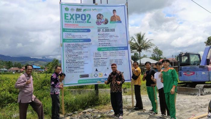 Panitia, Guru dan Siswa MAN 3 Kerinci antusias mempersiapkan EXPO 2 MAN 3 Kerinci