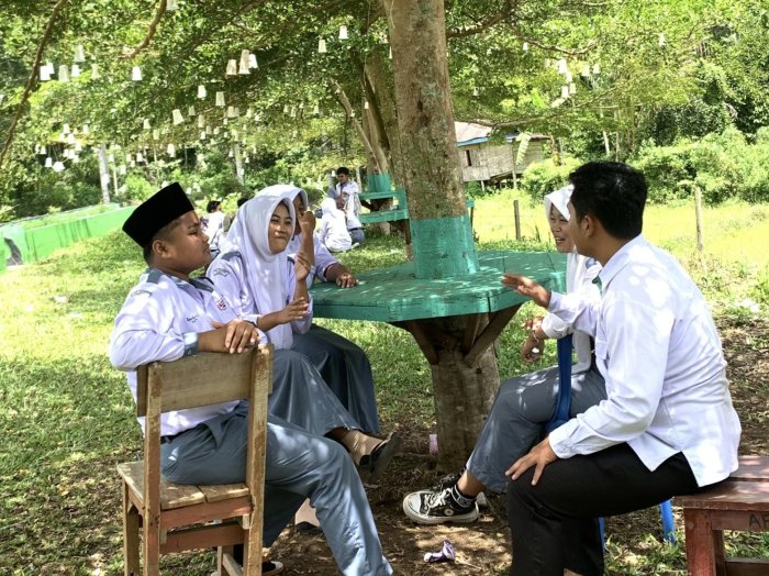 Pendekatan Humanis Guru BK di Taman MAN 3 Kerinci