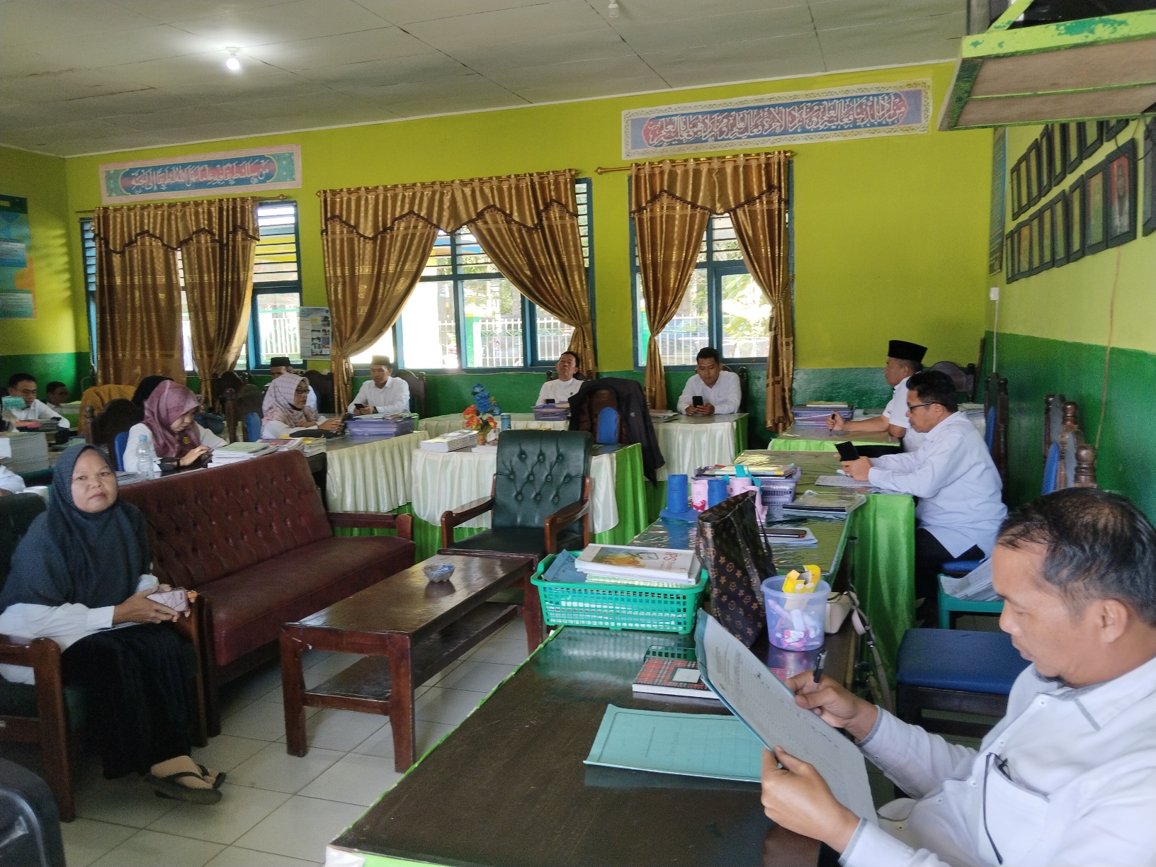 MAN 3 Kerinci melaksanakan rapat persiapan untuk ujian semester ganjil tahun pelajaran 2024/2025