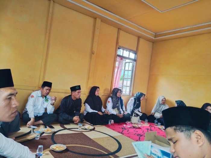 Warga MAN 3 Kerinci Berduka, Melayat ke Rumah Duka Orang Tua Siswa Kerinci