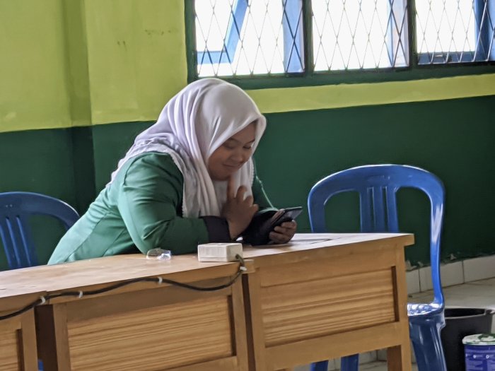 Peni Siswa MAN 3 Kerinci Jalani Ujian Susulan di Sekolah Peni Siswa MAN 3 Kerinci Jalani Ujian Susulan di Sekolah