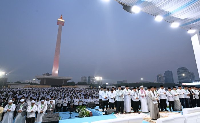 Gaungkan Kebersamaan, Ribuan Jemaah Padati Monas dalam Zikir dan Doa Kebangsaan HUT ke-81 RI Gaungkan Kebersamaan, Ribuan Jemaah Padati Monas dalam Zikir dan Doa Kebangsaan HUT ke-81 RI