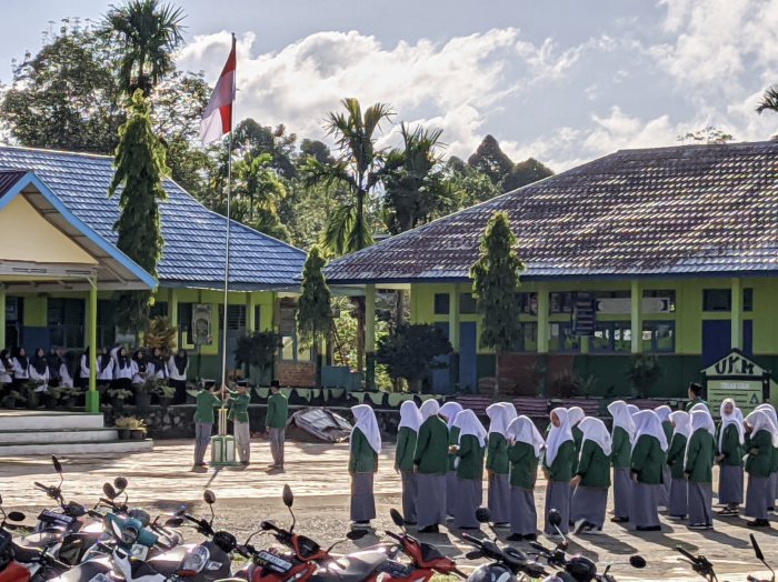 Upacara Bendera di MAN 3 Kerinci Berlangsung Khidmat Upacara Bendera di MAN 3 Kerinci Berlangsung Khidmat