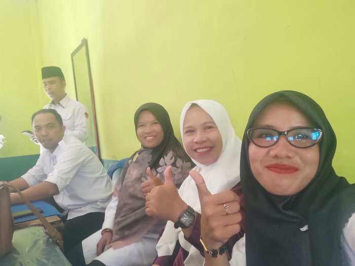Guru MAN 3 Kerinci Lakukan Input Nilai Rapor Semester
