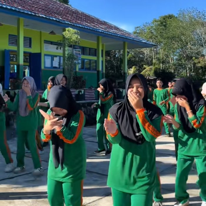 MAN 3 Kerinci Gelar Senam Pagi Rutin Bersama Siswa MAN 3 Kerinci Gelar Senam Pagi Rutin Bersama Siswa