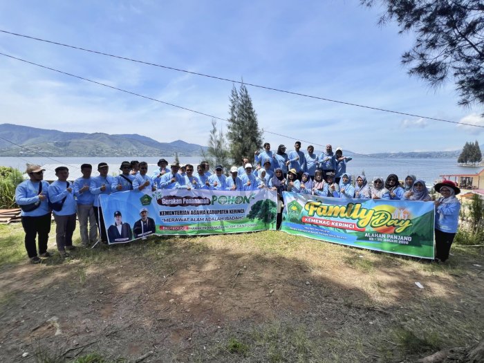 Kepala MAN 3 Kerinci Hadiri Gerakan Penanaman Pohon dan Family Day Kemenag Kerinci