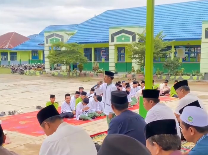Ketua OSIM Syakbani Sampaikan Tausiyah di Yasinan MAN 3 Kerinci