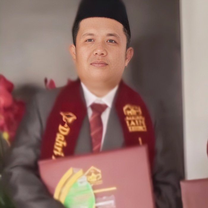 Staf Tata Usaha MAN 3 Kerinci Raih Magister di IAIN Kerinci