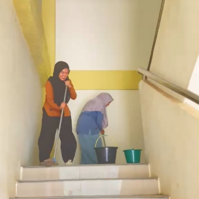 Matapkan Kesiapan Tuan Rumah OMI 2026, Warga MAN 3 Kerinci Gotong Royong Membersihkan Gedung SBSN Matapkan Kesiapan Tuan Rumah OMI 2026, Warga MAN 3 Kerinci Gotong Royong Membersihkan Gedung SBSN