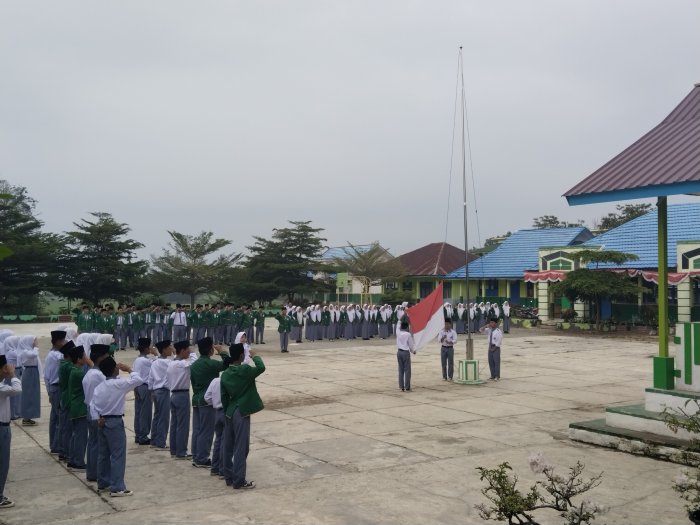 Tampil Perdana dengan Percaya Diri, Siswa Kelas X Sukses Jalankan Tugas Upacara Bendera di MAN 3 Kerinci Tampil Perdana dengan Percaya Diri, Siswa Kelas X Sukses Jalankan Tugas Upacara Bendera di MAN 3 Kerinci