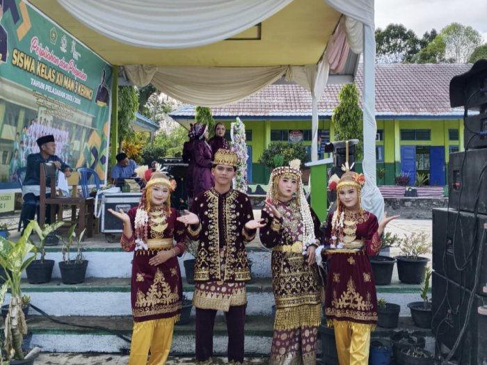 Siswa MAN 3 Kerinci Sambut Kepala Kemenag di Acara Perpisahan