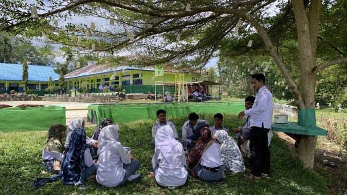 Guru BK MAN 3 Kerinci Terapkan Konseling di Taman