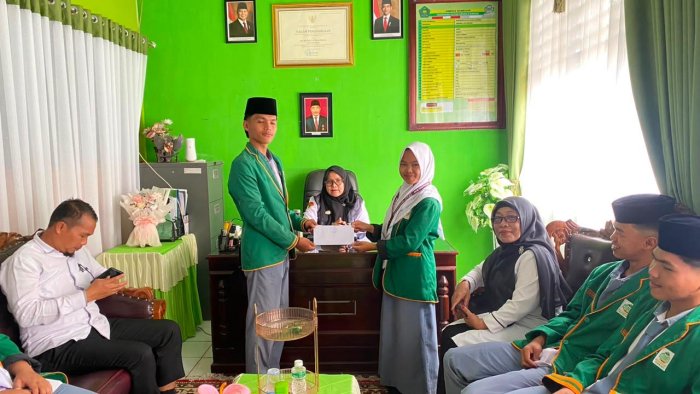 Penyaluran Bantuan Sosial untuk Siswa MAN 3 Kerinci Penyaluran Bantuan Sosial untuk Siswa MAN 3 Kerinci