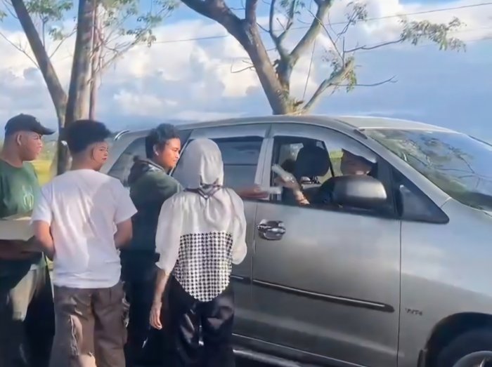 Pramuka MAN 3 Kerinci Bagikan 400 Paket Takjil Ramadhan