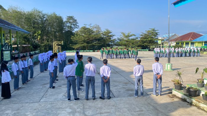 Upacara Bendera di MAN 3 Kerinci suasana cerah Upacara Bendera di MAN 3 Kerinci suasana cerah