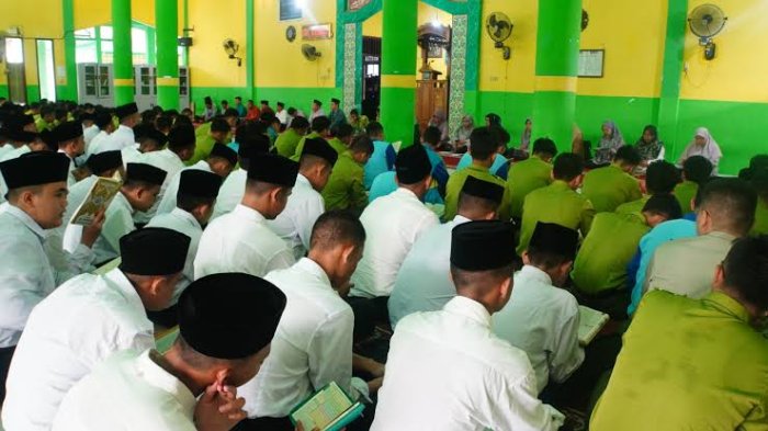 MAN 3 Kerinci Rutin Gelar Yasinan dan Doa Bersama