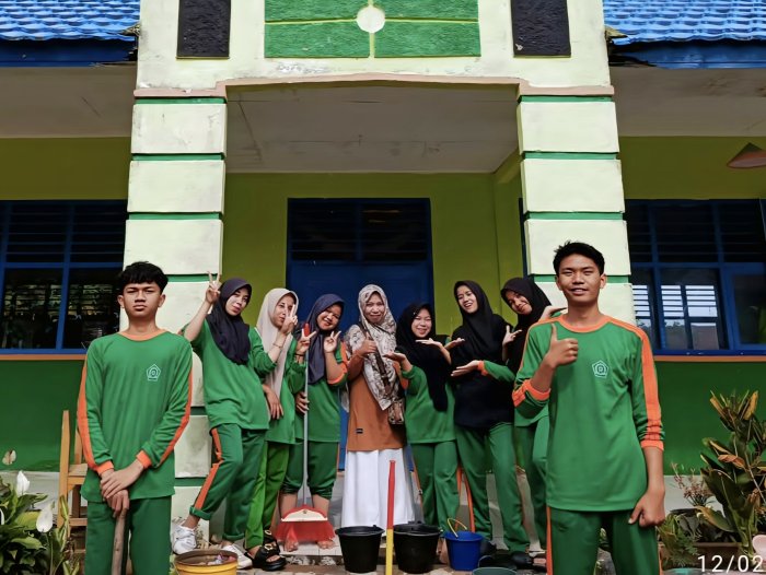 Siswa MAN 3 Kerinci Gelar Aksi Bersih Lingkungan