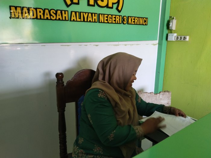 Ibu Halimah Tingkatkan Layanan PTSP dan Kearsipan MAN 3 Kerinci