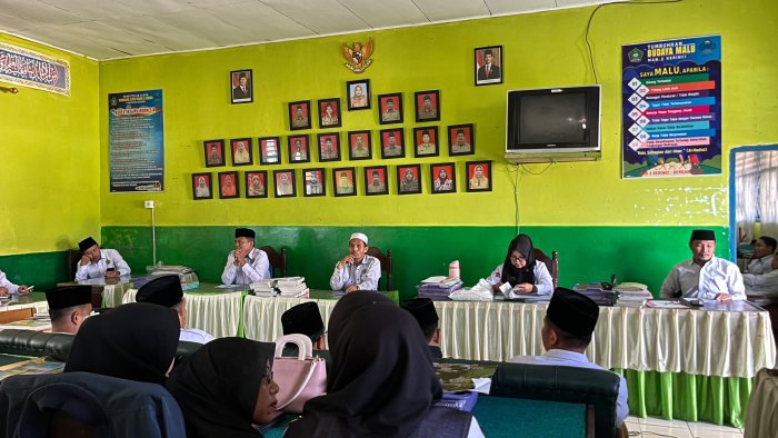 Rapat Evaluasi Kinerja Tahun Ajaran Baru MAN 3 Kerinci Rapat Evaluasi Kinerja Tahun Ajaran Baru MAN 3 Kerinci