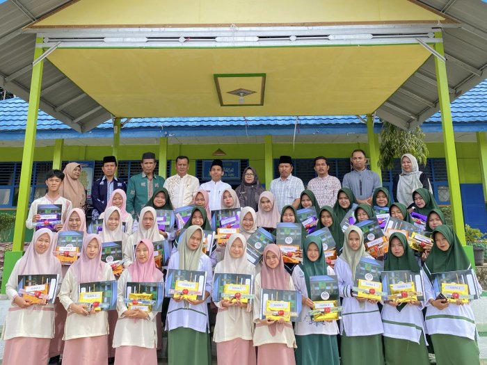 MAN 3 Kerinci Gelar Penyerahan Rapor Semester Ganjil Tahun Ajaran 2025/2026