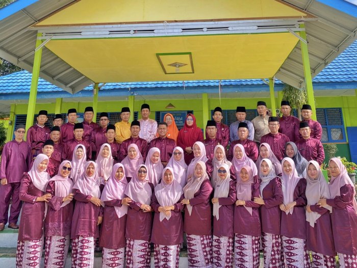 Upacara Bendera Perdana Semester Genap MAN 3 Kerinci Digelar Khidmat