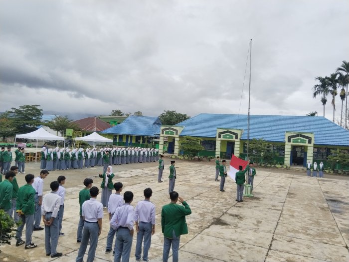 MAN 3 Kerinci Gelar Upacara Bendera Peringati Hari Kesadaran Nasional