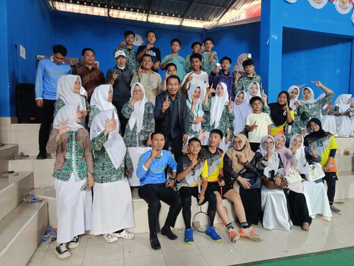 Perolehan Medali Terus Bertambah: MAN 3 Kerinci Rebut 1 Emas Ganda dan 1 Perak Single Cabang Badminton Perolehan Medali Terus Bertambah: MAN 3 Kerinci Rebut 1 Emas Ganda dan 1 Perak Single Cabang Badminton