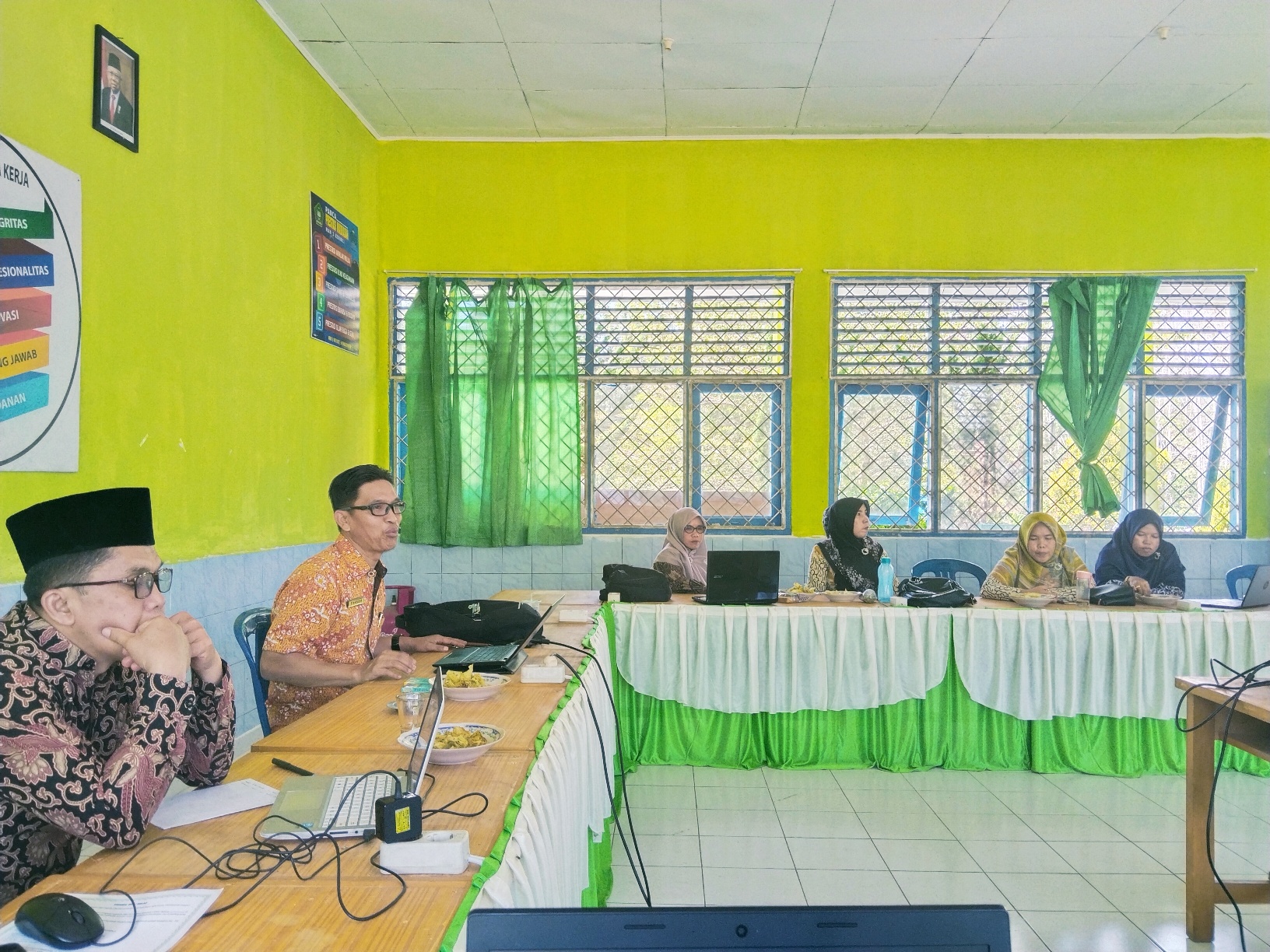 RAPAT WALI KELAS !! KEPALA MAN 3 KERINCI INGATKAN ADMINISTRASI KELAS
