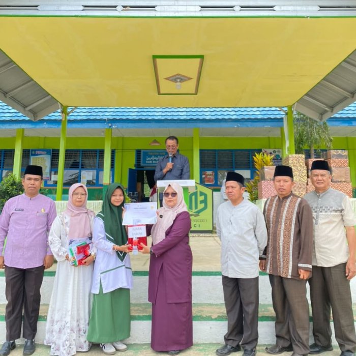 Puti Raih Nilai Tertinggi di MAN 3 Kerinci
