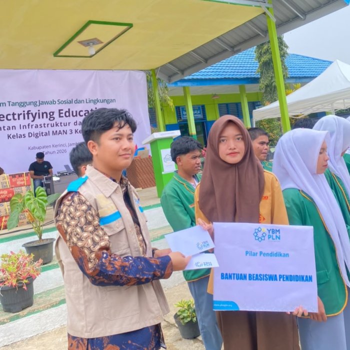 Wujud Kepedulian Pendidikan, YBM PLN Salurkan Bantuan Beasiswa Bagi Siswa Berprestasi MAN 3 Kerinci Wujud Kepedulian Pendidikan, YBM PLN Salurkan Bantuan Beasiswa Bagi Siswa Berprestasi MAN 3 Kerinci
