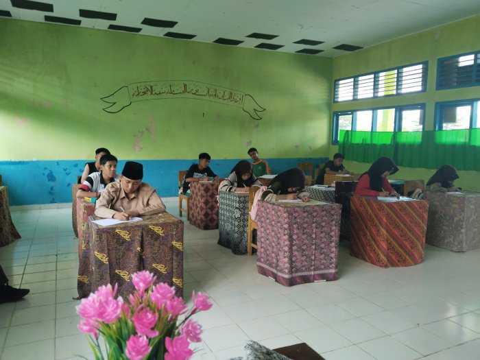 Suasana Pembelajaran Kondusif di MAN 3 Kerinci Suasana Pembelajaran Kondusif di MAN 3 Kerinci
