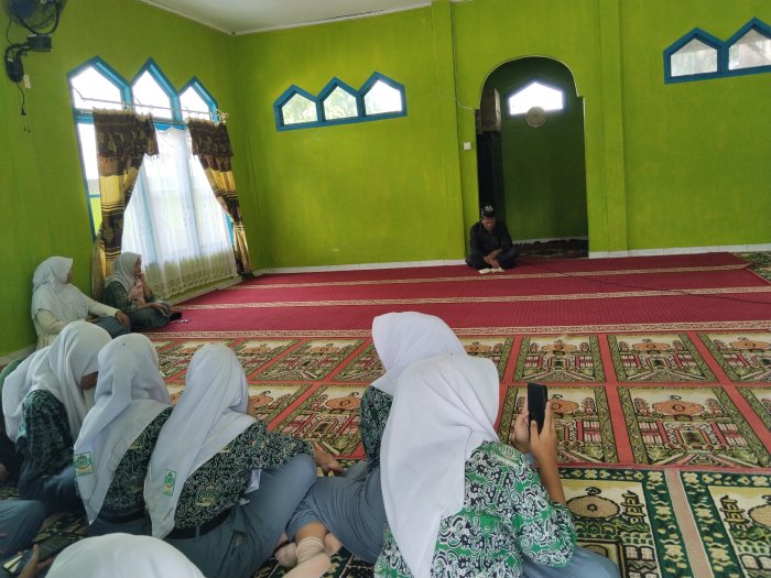 Siswa MAN 3 Kerinci Gelar Tadarus Al-Quran Bersama Guru