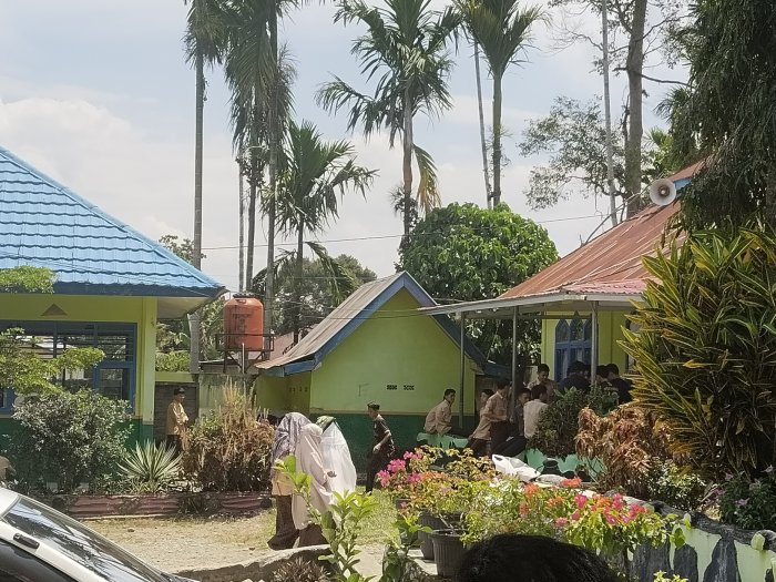 MAN 3 Kerinci Terapkan Salat Zuhur Berjamaah untuk Siswa MAN 3 Kerinci Terapkan Salat Zuhur Berjamaah untuk Siswa