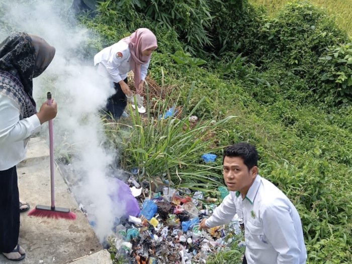 Pegawai TU MAN 3 Kerinci Gelar Gotong Royong