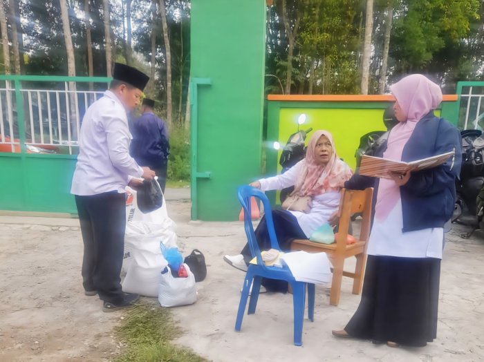 Wujud Solidaritas, Siswa MAN 3 Kerinci Galang Infaq Beras untuk Keluarga Almarhum Guru MAN 3 Kerinci