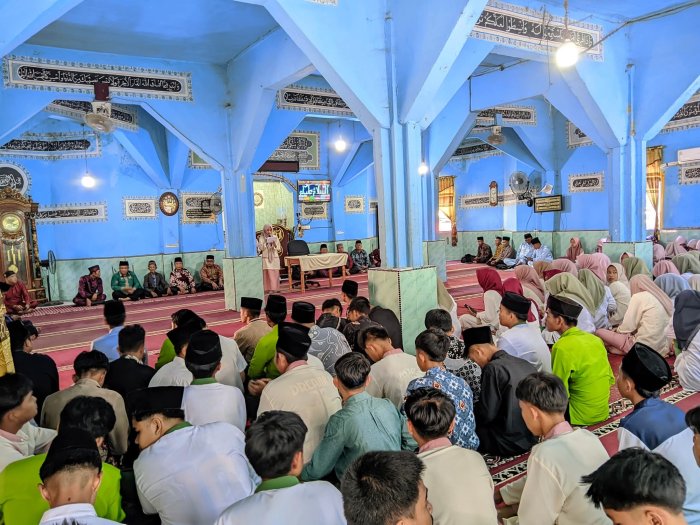 Peringatan Maulid Nabi Muhammad SAW di MAN 3 Kerinci Berlangsung Khidmat di Masjid Babussalam Desa Pengasi Lama